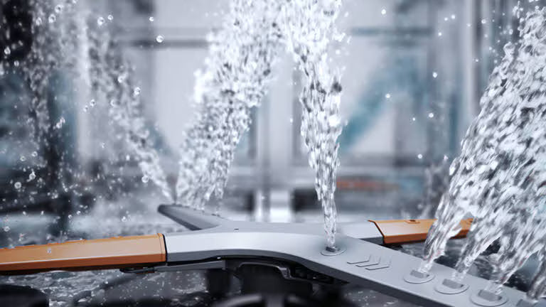 غسالة صحون مدمجة من إل جي مع تقنية QuadWash™ بالبخار – 14 إعدادًا للمكان، رمادي داكن، DBC425TS